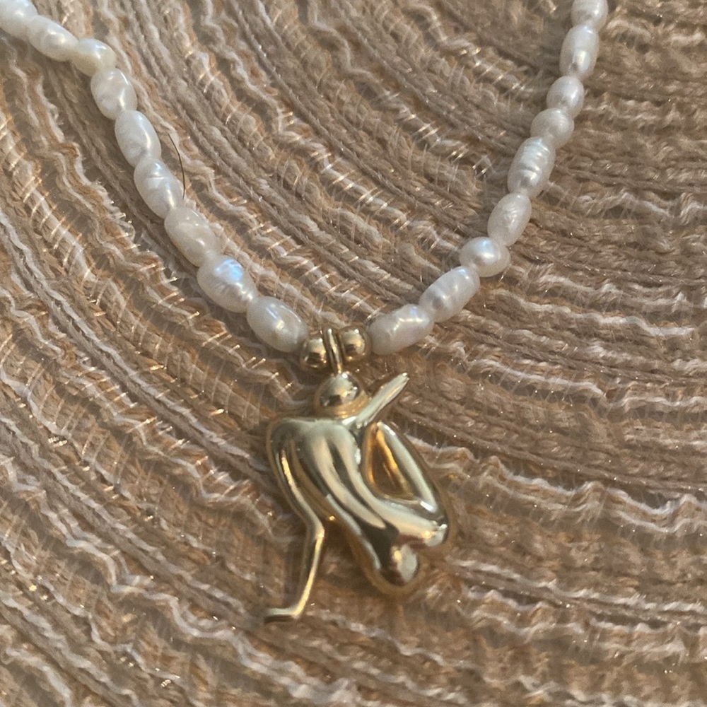 Tinny pearls necklace with female body charm